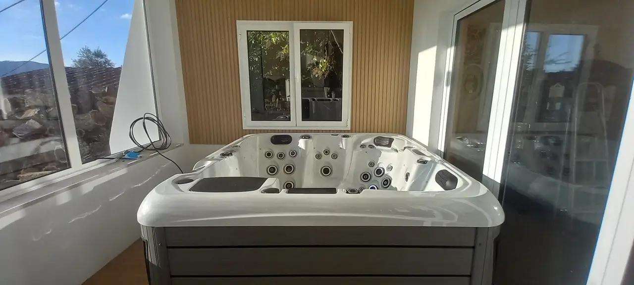 Home 3 Jacuzzi dWellder Durante